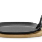 Gietijzeren schaal met houten onderlegger en greep, HENDI, Zwart, 280x140x(H)30mm