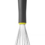 Piano whisk with 12 piano wires