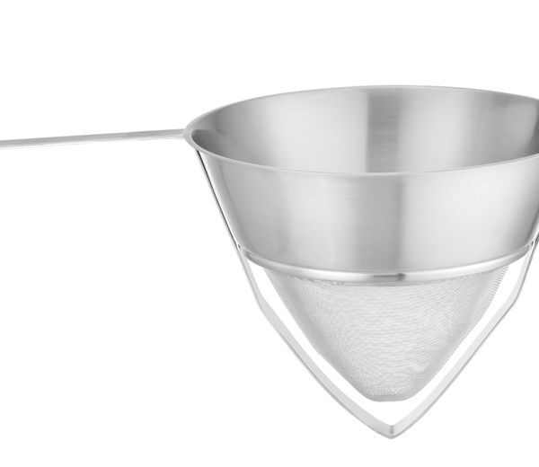Conical strainer with wire mesh