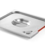 Lid with handle recess