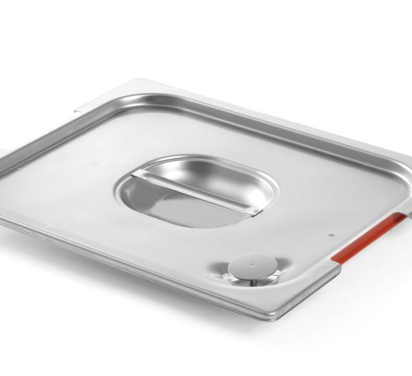 Lid with handle recess and silicone rim