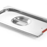 Lid with handle recess