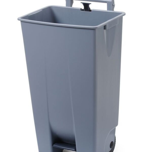 Trash container