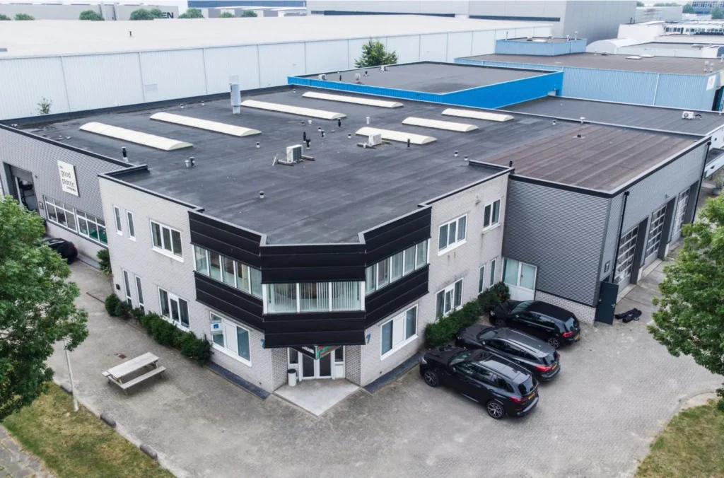 Het pand van GastroGear aan de Keersluisweg in Almere